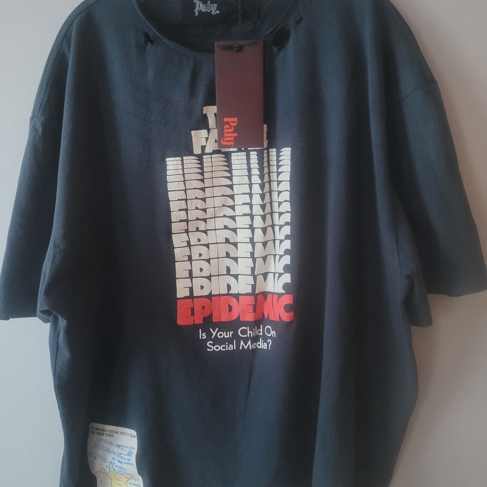 Black Graphic Tee - Short Sleeve